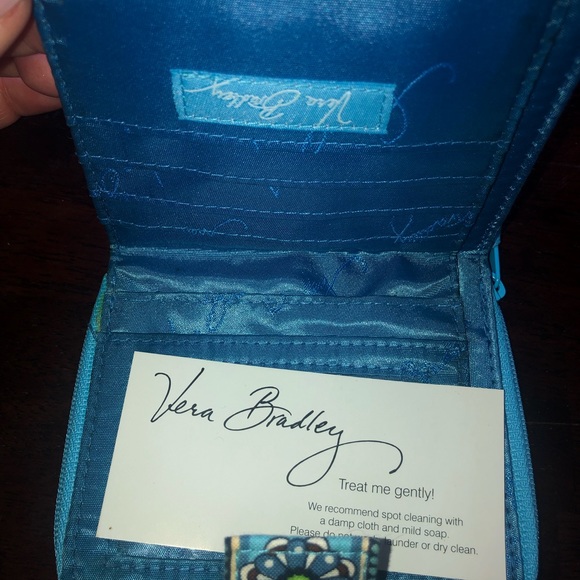 Brand New Vera Bradley Wallet - Picture 5 of 6